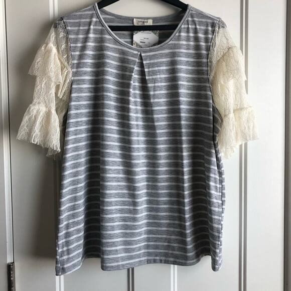 NWT Umgee t-shirt with ruffle lace shirt sleeves - Picture 1 of 6